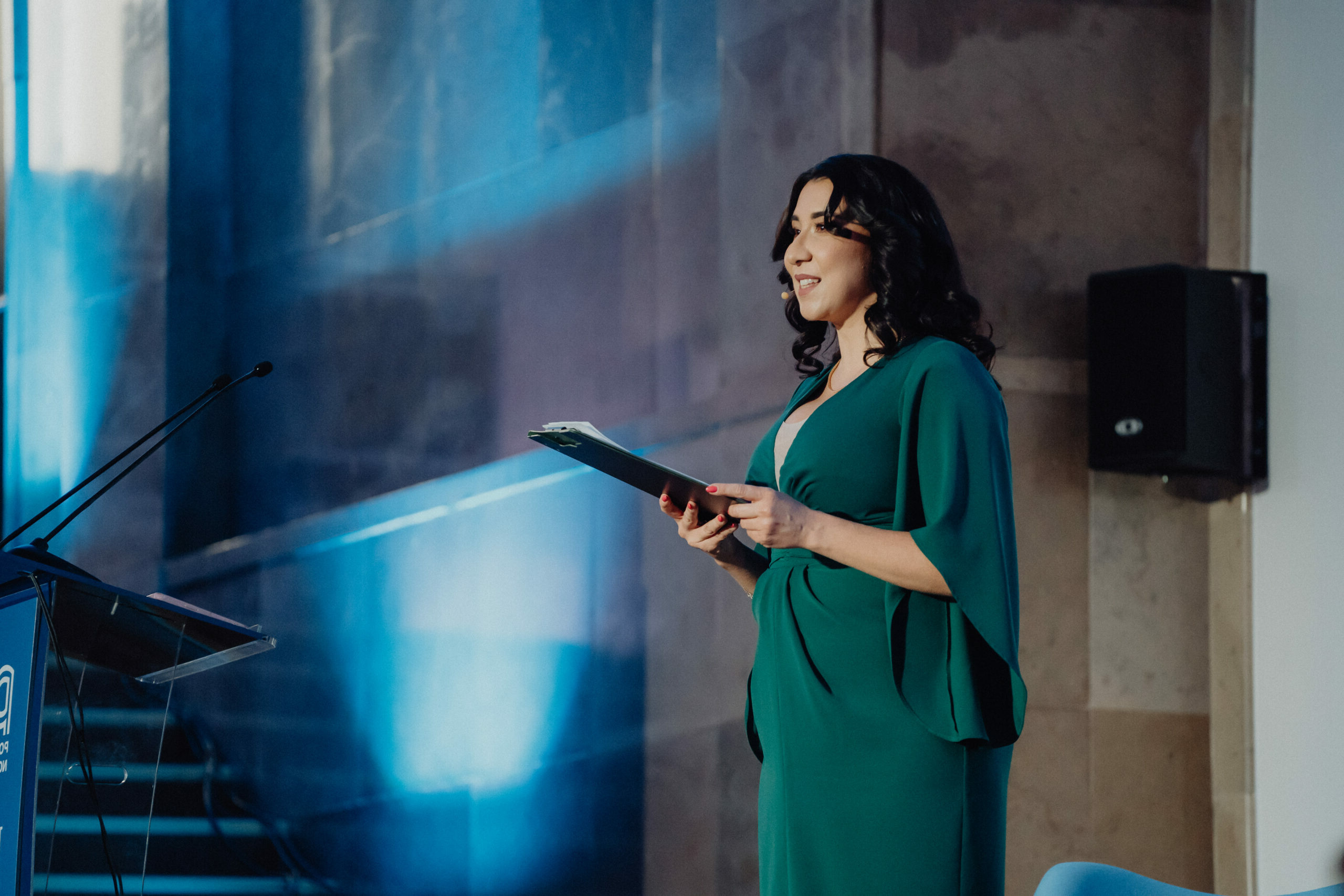 Anglojęzyczny konferansjer