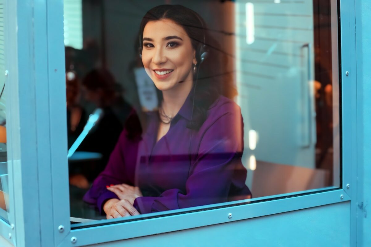 Simultaneous interpreting 1 Simultaneous interpreting