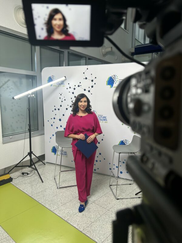 Katarzyna Głuchowska - dwujęzyczna moderatorka i dziennikarka prowadząca wywiady z ekspertami podczas Women in IT Day 2024 w Warszawie