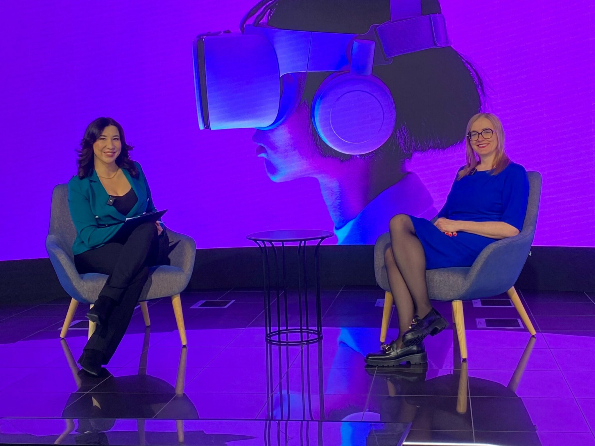 Katarzyna Głuchowska - dwujęzyczna moderatorka debat podczas konferencji biznesowych