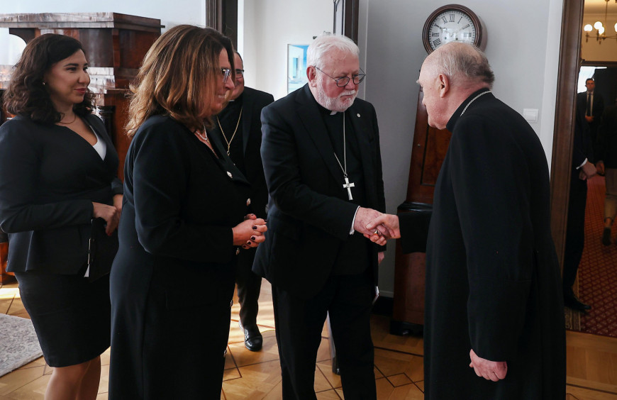 Tłumacz konferencyjny 1 Katarzyna Gluchowska tlumacz Senat