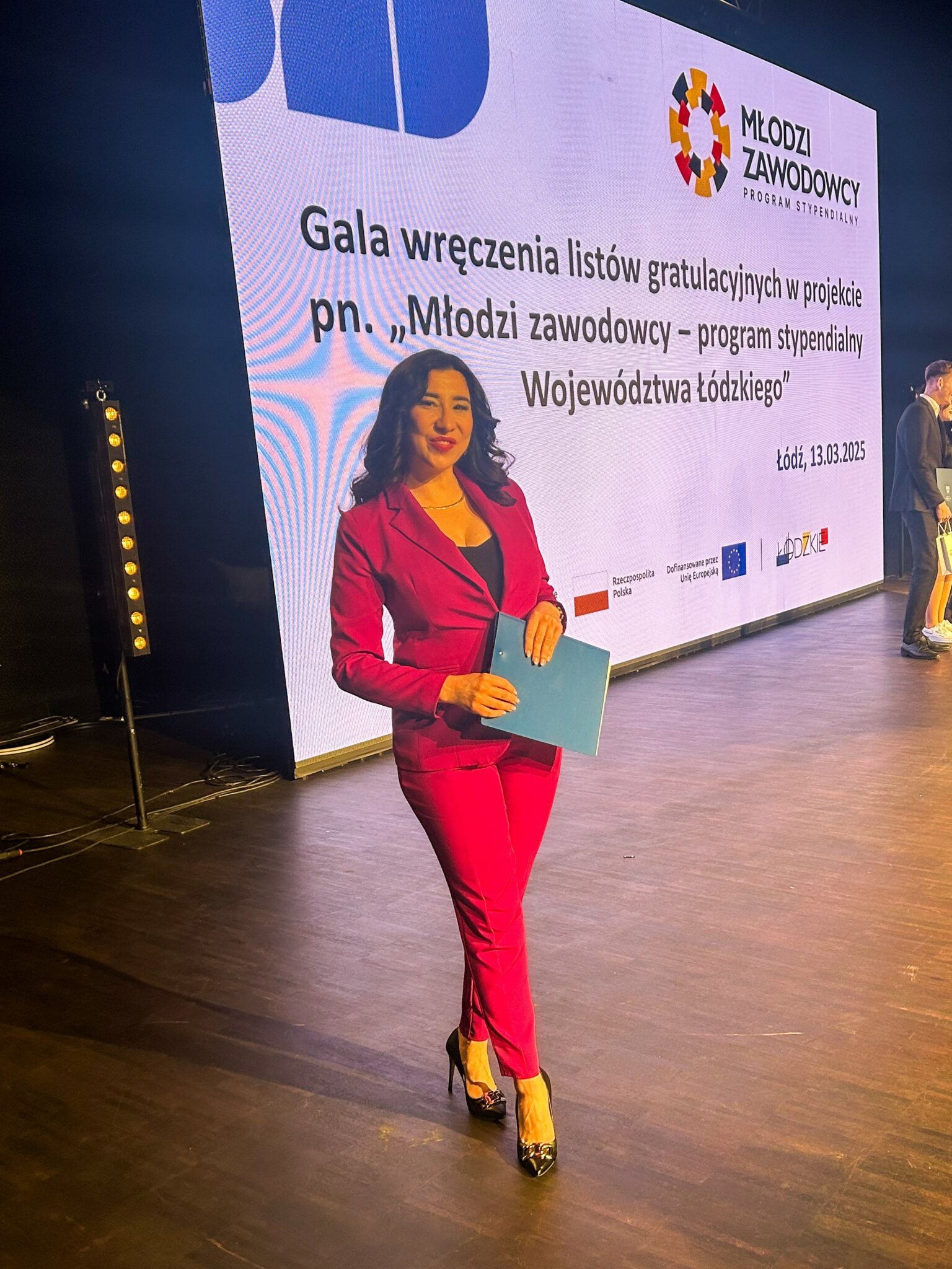 Katarzyna Głuchowska - profesjonalny konferansjer i merytoryczny moderator debat po polsku i angielsku