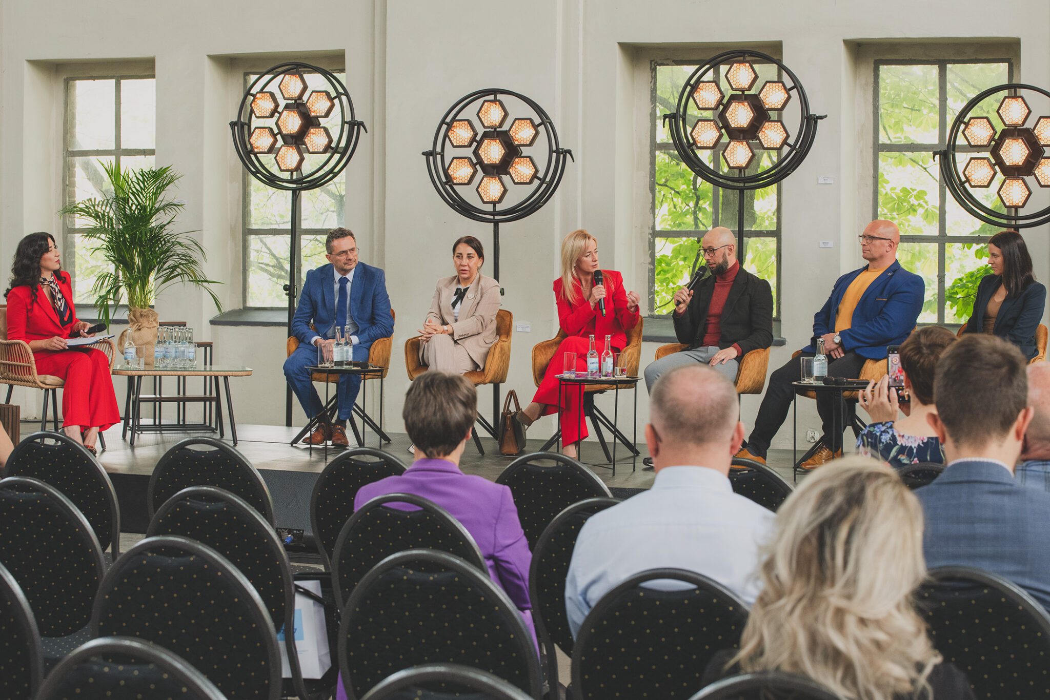 Katarzyna Głuchowska - prowadząca konferencję „Czas na zmiany, czyli jak generować innowacyjne pomysły” organizowanej przez Fundusze Europejskie dla Śląskiego 2021-2027 w Katowicach
