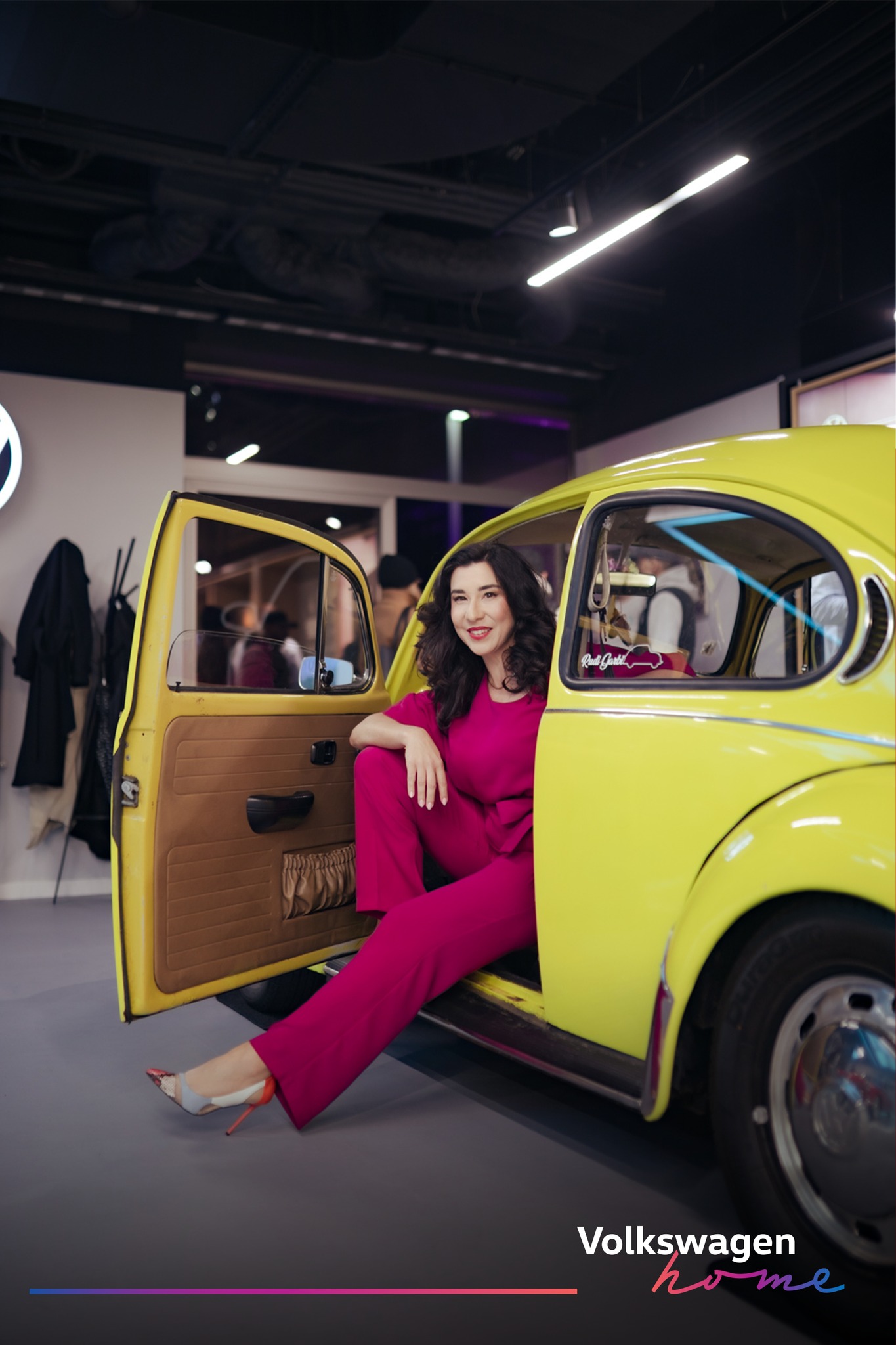 Katarzyna Głuchowska - konferansjerka prowadząca wydarzenie ART & DRIVE. SZTUKA W RUCHU w Volkswagen Home w Warszawie