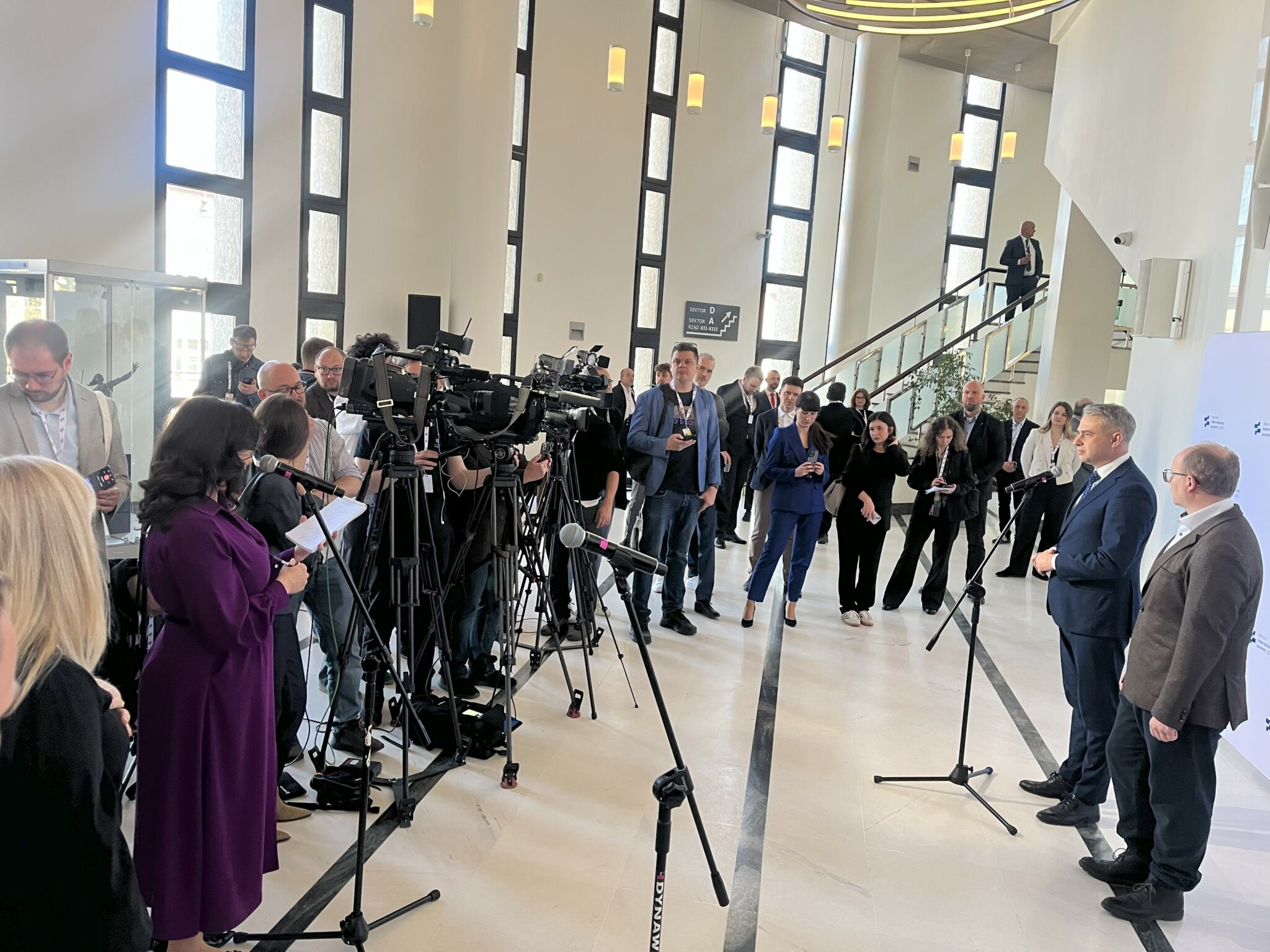 Portfolio 64 Katarzyna Głuchowska - konferansjer, moderator debat, tłumacz konferencyjny i przysięgły języka angielskiego