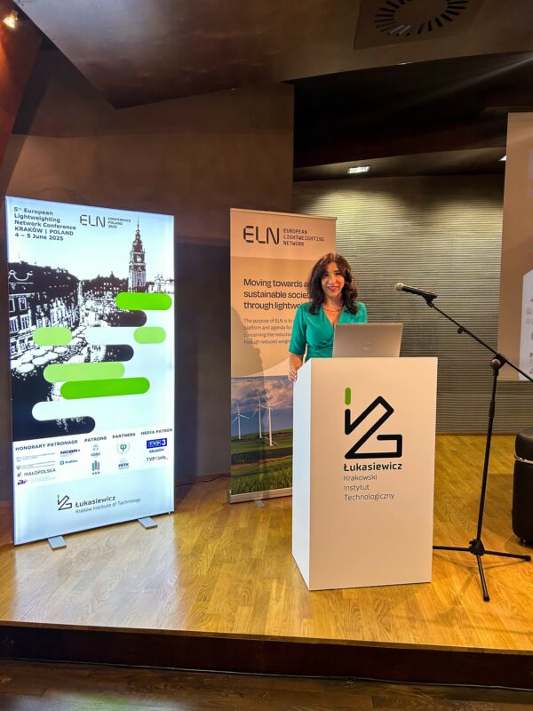 Portfolio 31 Katarzyna Głuchowska - konferansjerka i moderatorka konferencji European Lightweighting Network Conference organizowanej przez Krakowski Instytut Technologiczny Łukasiewicz, Kraków 2025r.