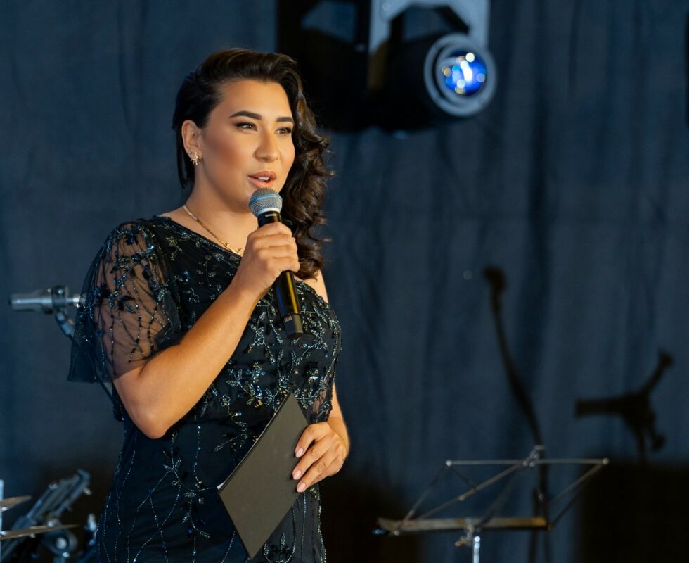 Portfolio 56 Katarzyna Głuchowska - znakomita i stylowa konferansjerka na galę jubileuszową z okazji 20-lecia Polskiego Kongresu Drogowego w Warszawie