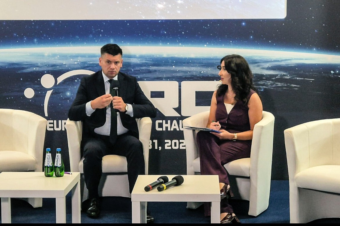 Portfolio 4 Katarzyna Głuchowska - dwujęzyczny konferansjer i moderator debat specjalistycznych podczas European Rover Challenge 2025 w Akademii Górniczo-Hutniczej w Krakowie