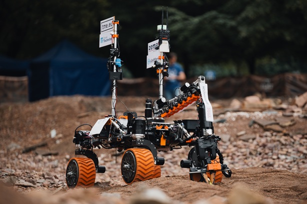 Katarzyna Głuchowska - dwujęzyczny konferansjer i moderator debat specjalistycznych podczas European Rover Challenge 2025 w Akademii Górniczo-Hutniczej w Krakowie