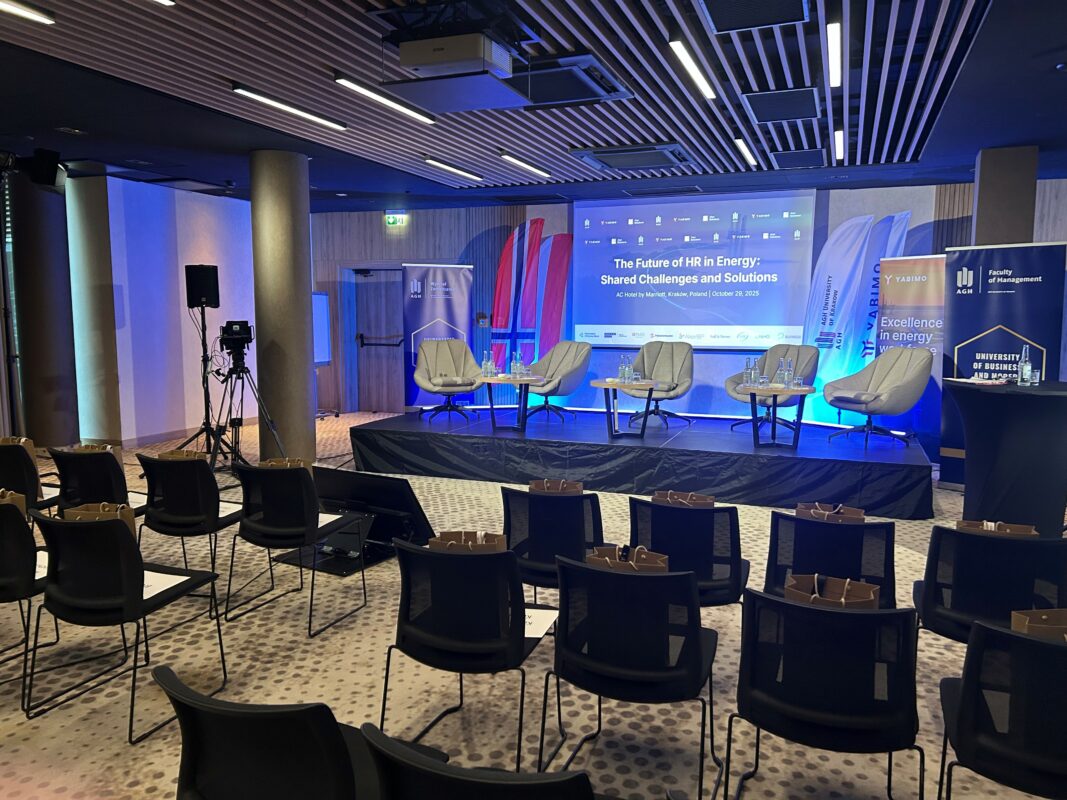 English speaking conference event host and moderator at Future of HR in Energy conference in Cracow - Katarzyna Głuchowska