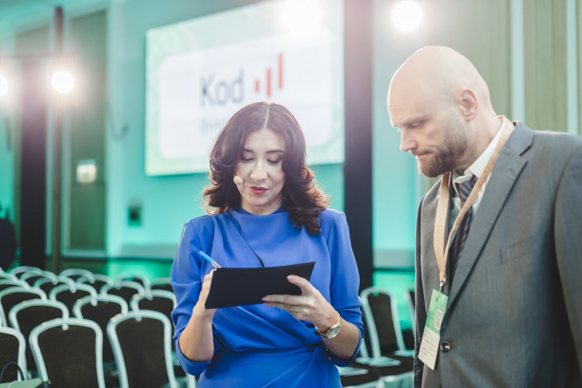 Portfolio 7 Katarzyna Głuchowska konferansjer i moderator konferencji Kod Innowacji 2025 dla GS1 Polska w Radisson Collection 2