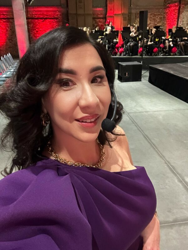 Portfolio in English 27 Katarzyna Głuchowska konferansjer na Barbórkę w czapce gónika- Gas Storage Poland - Cukrownia Żnin