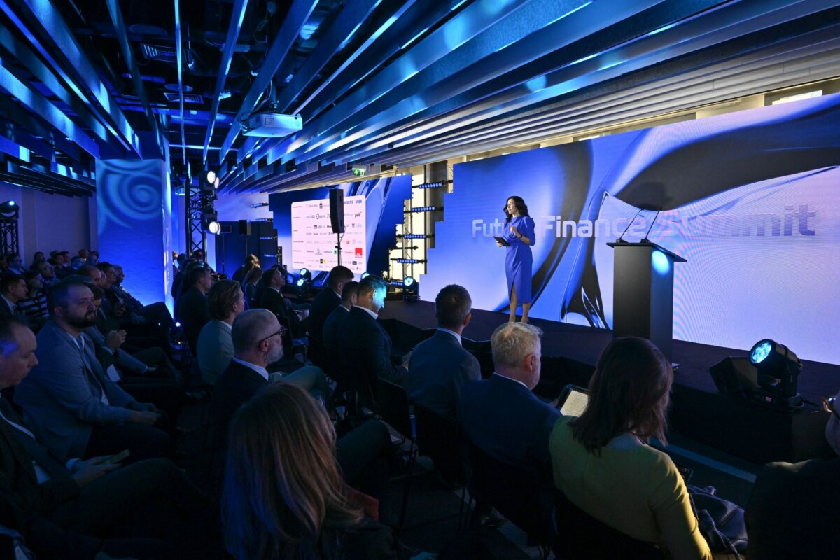 Portfolio 19 Katarzyna Głuchowska konferansjerka moderatorka event host master of ceremony emcee conference moderator Finance Week Future Finance Summit