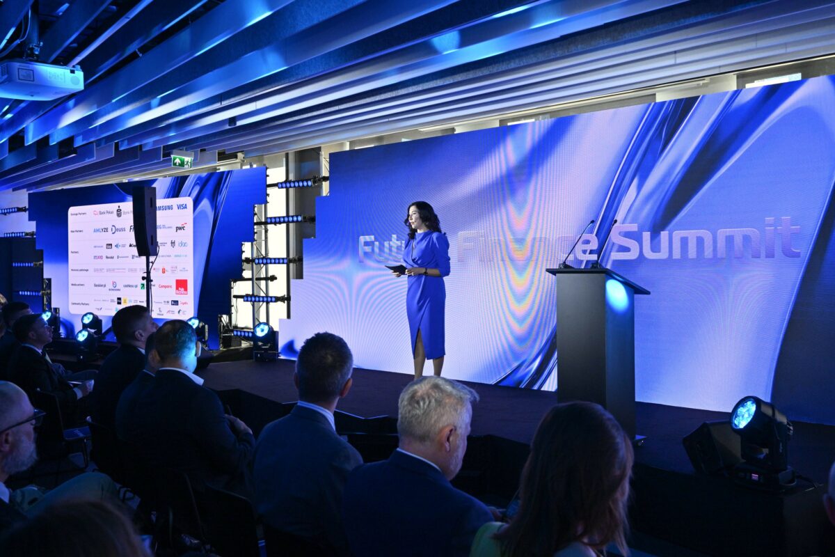 Portfolio 15 Katarzyna Głuchowska konferansjerka moderatorka event host master of ceremony emcee conference moderator with fluent English