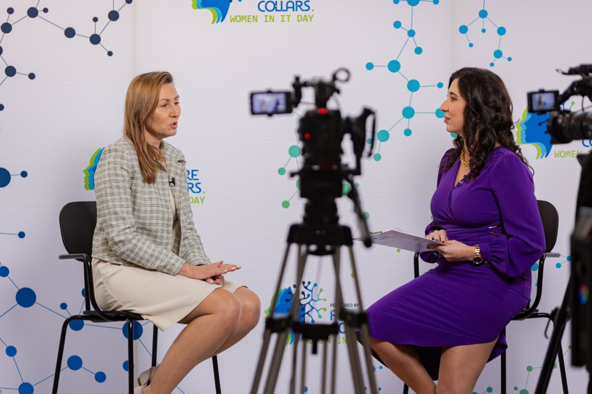 Portfolio in English 117 dziennikarka i prezenterka podczas wywiadów Women in IT Day 2025 fot.adam_litwiniuk @alkfoty.jRg