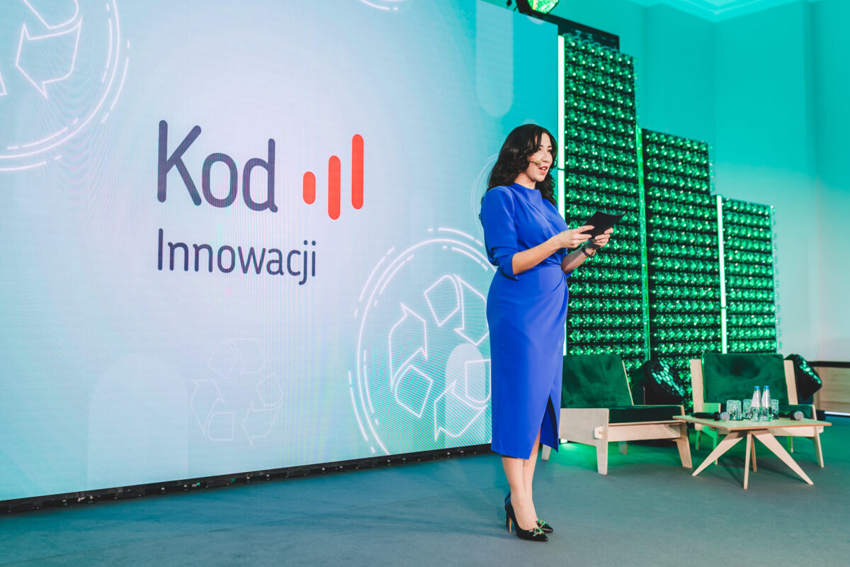 Portfolio 3 atarzyna Głuchowska konferansjer i moderator podczas konferencji i gali rozdania nagród Kod Innowacji dla GS1 Polska