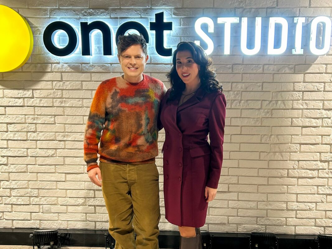 dziennikarka prowadząca wywiady z zagranicznymi gwiazdami dla Onet