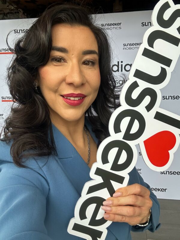 konferansjerka-na-konferencję-prasową-Sunseeker-w-hotelu-Blevedere-Warszawa-Katarzyna-2