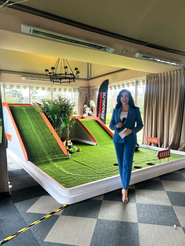 konferansjer-na-konferencję-prasową-Sunseeker-w-hotelu-Blevedere-Warszawa-Katarzyna-3