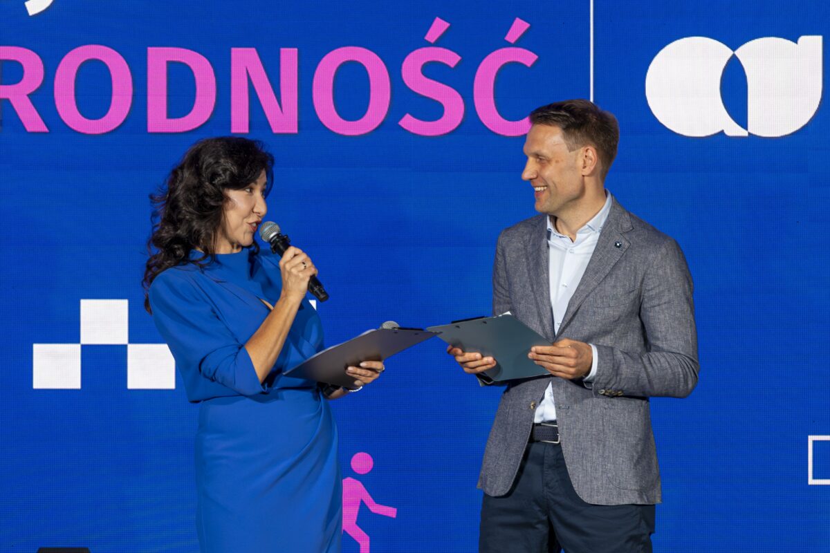 duet-konferansjerski-katarzyna-głuchowska-i-andrzej-rossa-konferencja-w-białymstoku