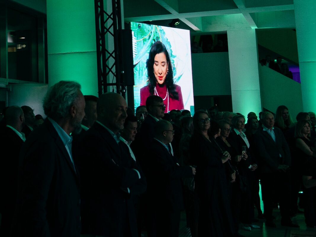 katarzyna-gluchowska-konferansjerka-jubileusz-30-lecia-action-msn-warszawa